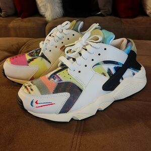 Pixel Nike Huaraches